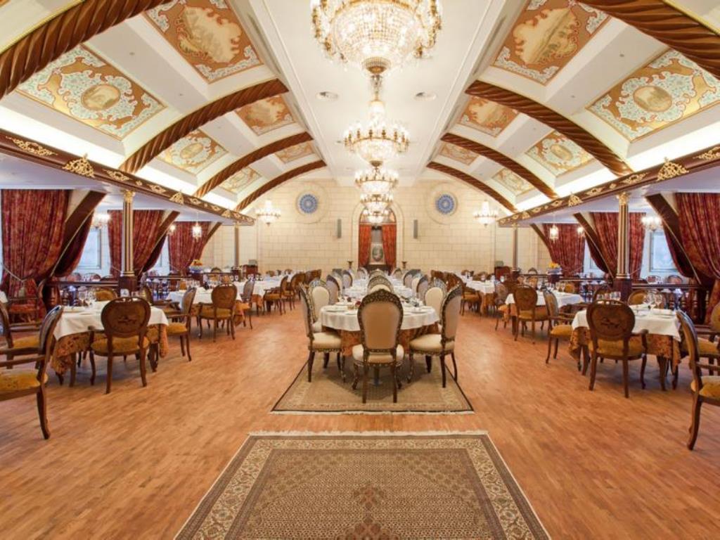 رستوران ایرانی هتل رادیسون مسکو