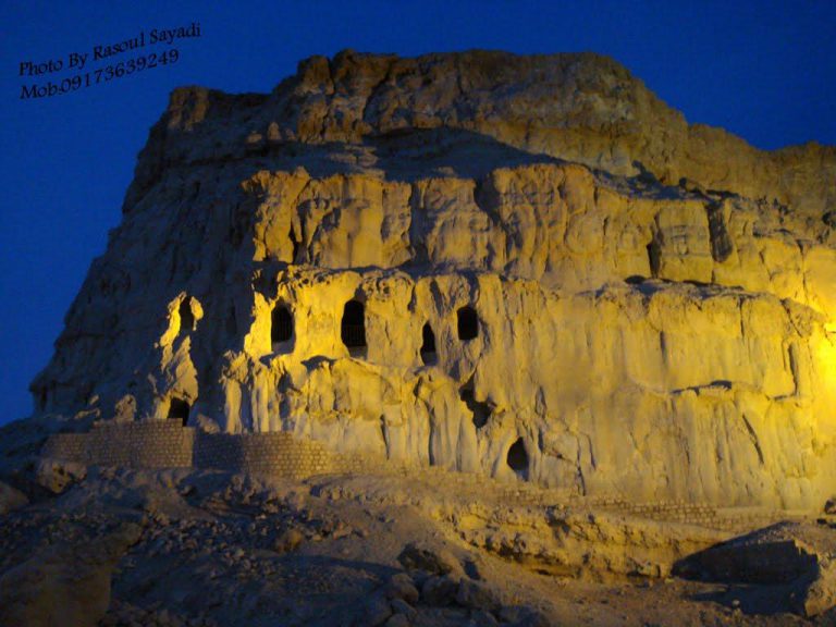 غار خربس (نیایشگاه میترا)