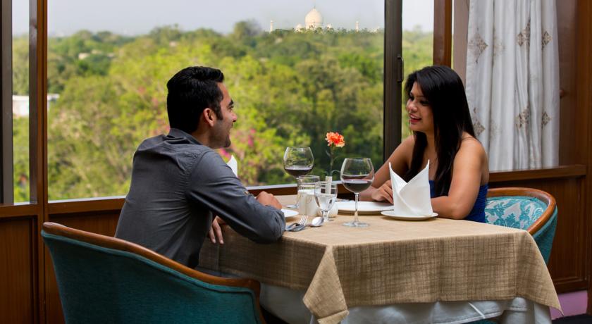 هتل پنج ستاره کلاکز شیراز