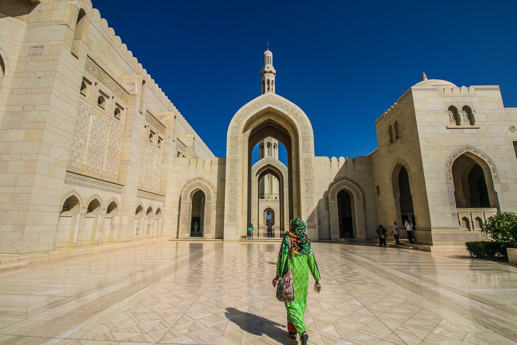 Photo of مسجد سلطان قابوس مسقط نماد تمدن و فرهنگ و سبک معماری عمان