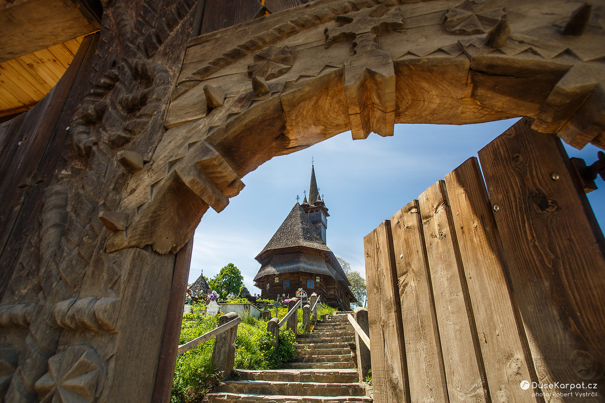 کلیسای چوبی روستای بودشت رومانی