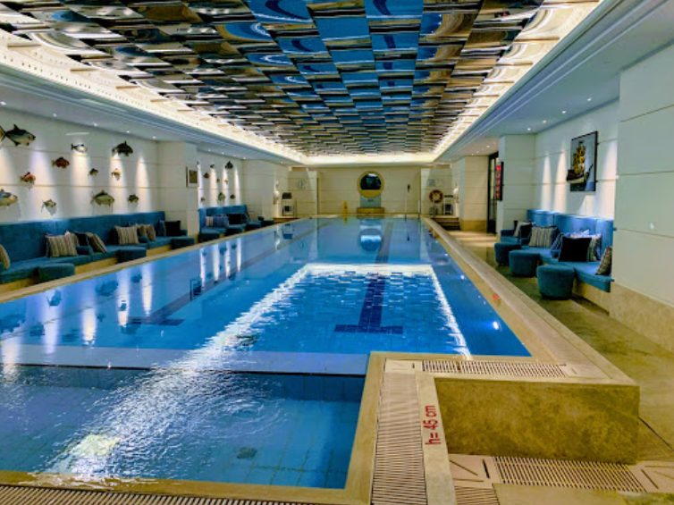 استخر هتل دیوان استانبول