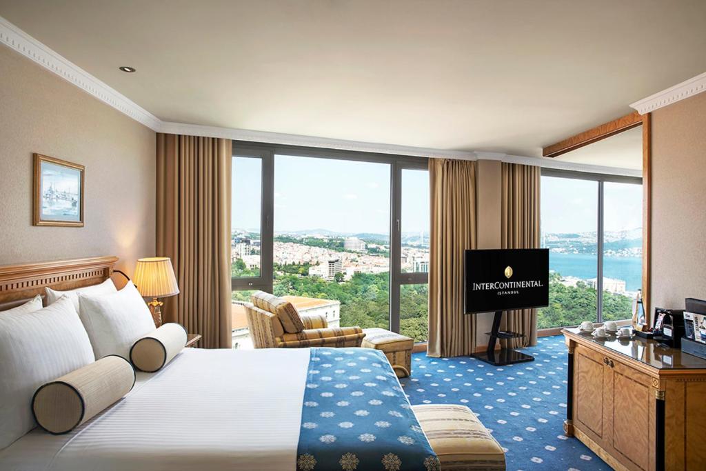اتاق هتل اینترکانتیننتال استانبول با ویوی تنگه ی بسفر