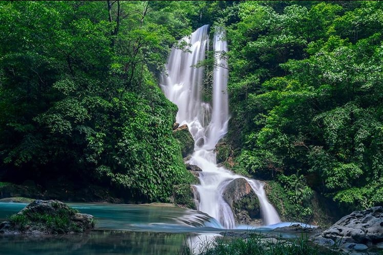 Lokomboro از آبشار های سومبا اندونزی